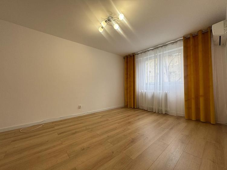 Apartament cu 2 camere decomandat, mobilat în P-ța Victoriei