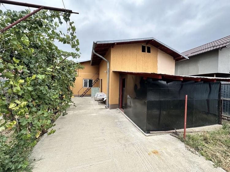 Casă cu 4 camere decomandat în Strejnicu