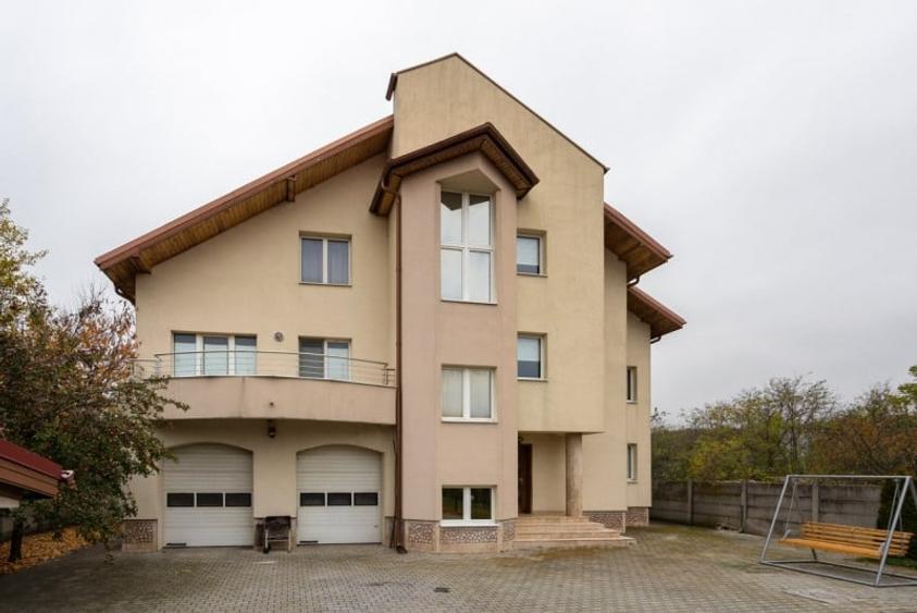 Casă individuală cu 7 camere cu Garaj în Săftica