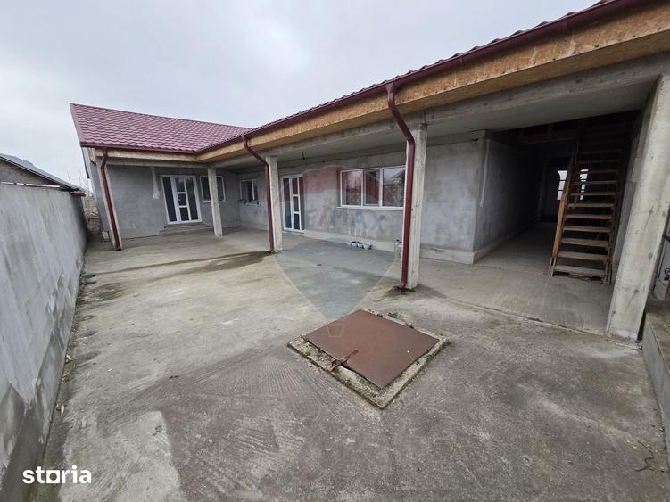 Casă cu 3 camere cu Teren 1000 Mp în Țifești