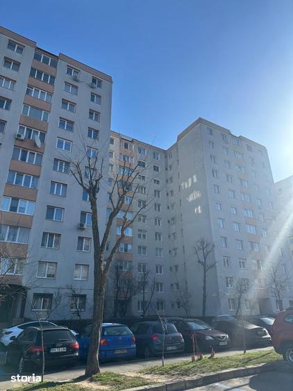 Apartament cu 3 camere semidecomandat în Astra