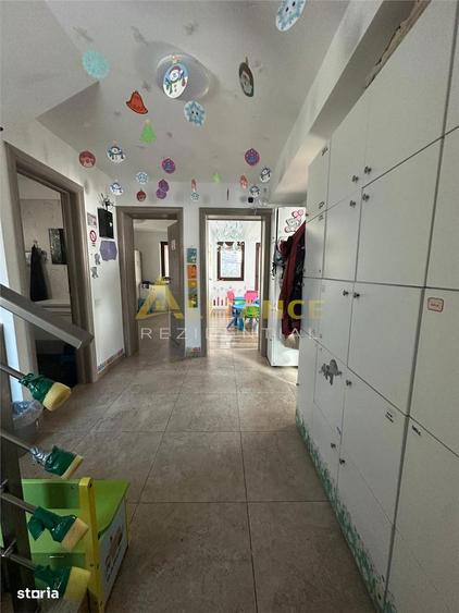 Casă cu 8 camere cu Teren 300 Mp în Central