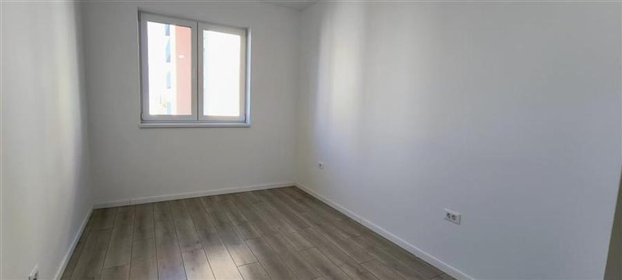 Penthouse cu 3 camere nedecomandat în Aradului