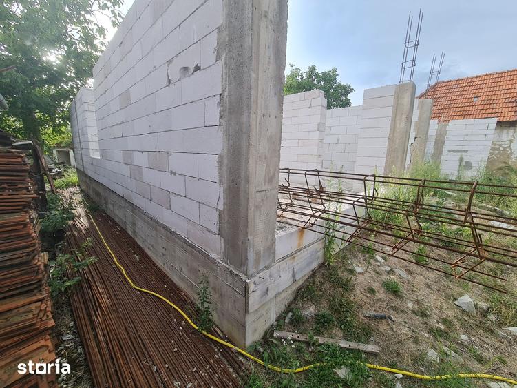 Casă cu 5 camere cu Teren 1496 Mp în Bocsig