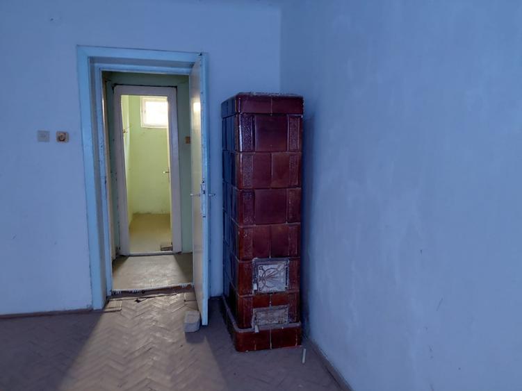 Apartament cu 4 camere decomandat în Peregu Mare