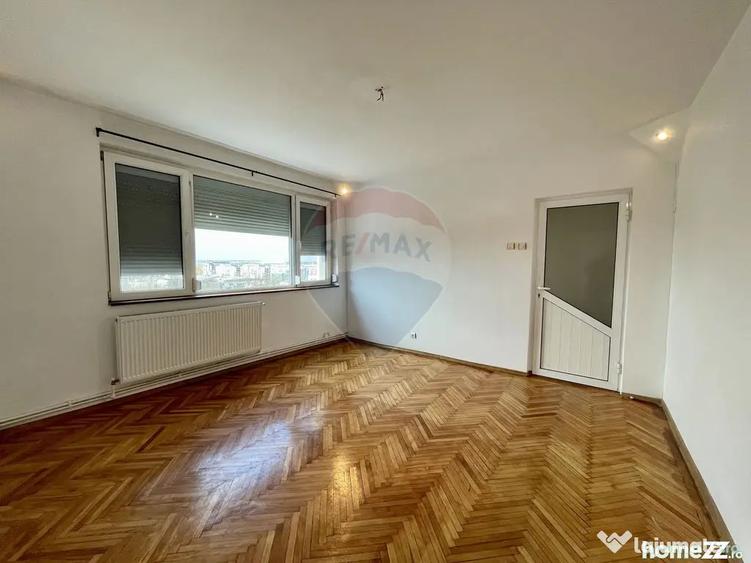 Apartament cu 3 camere semidecomandat în Nord