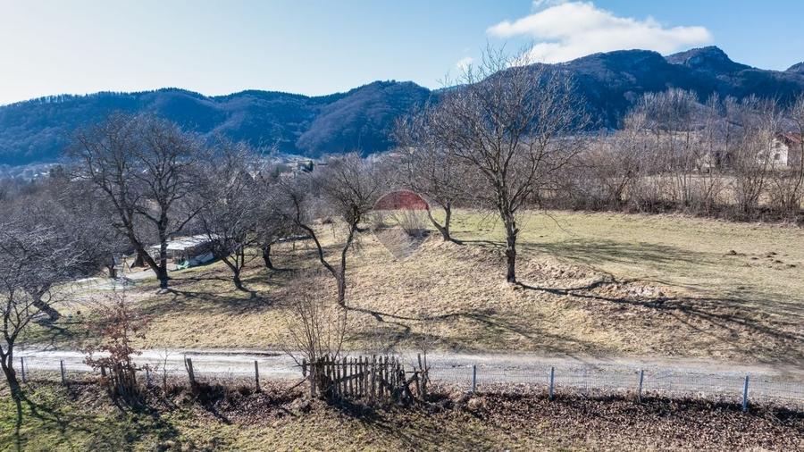 Teren Construcții intravilan de 1260 mp, în Predeluț