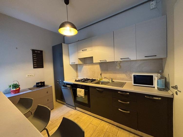 Apartament cu 2 camere semidecomandat în Aradului