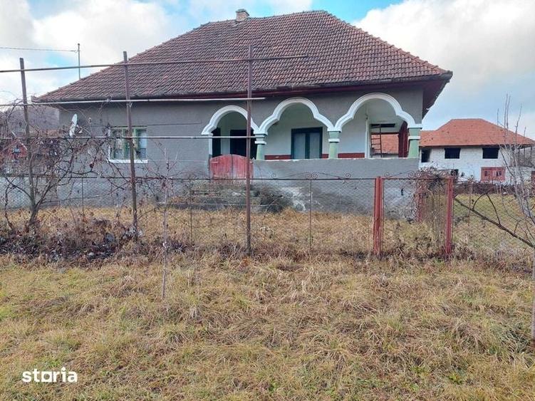 Casă cu 3 camere cu Teren 135 Mp în Băița