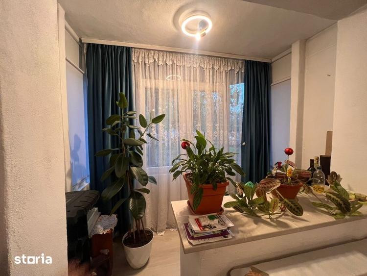 Apartament cu 3 camere semidecomandat în Titulescu