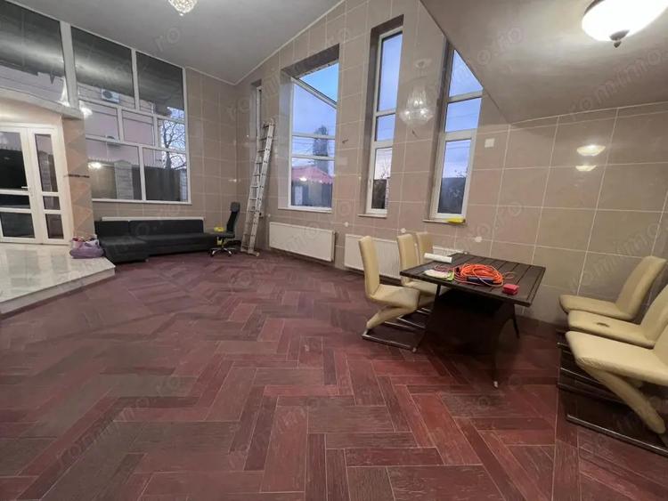 Apartament cu 5 camere decomandat în Gării