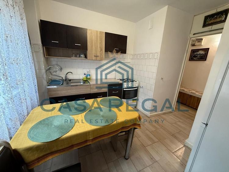 Apartament cu 3 camere semidecomandat, mobilat în Rogerius