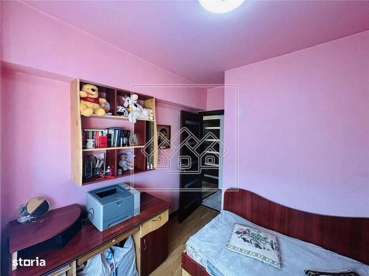 Apartament cu 4 camere decomandat în Șelimbăr