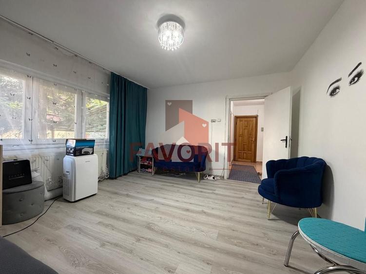 Apartament cu 2 camere semidecomandat în Aradului