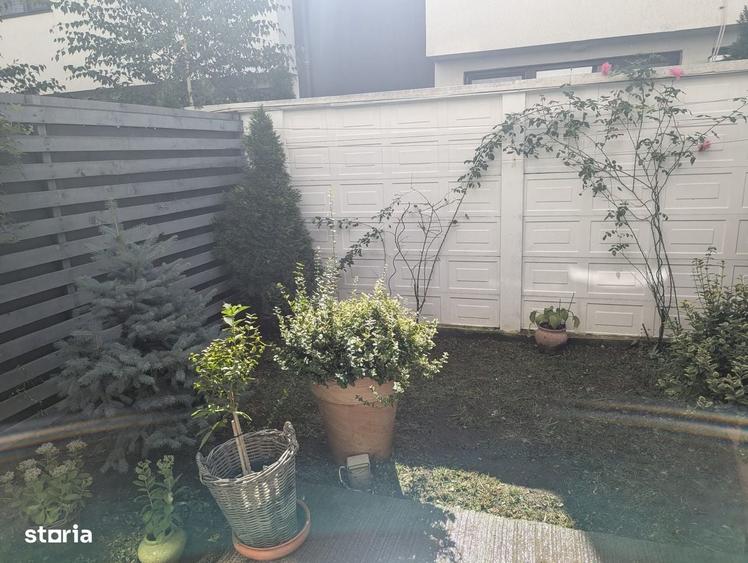 Casă cu 4 camere în Străulești