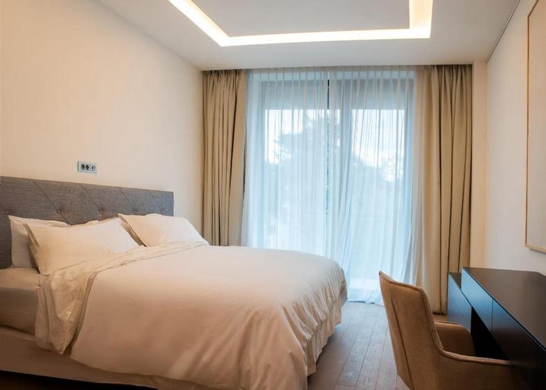 Apartament cu 5 camere decomandat, mobilat în Kiseleff