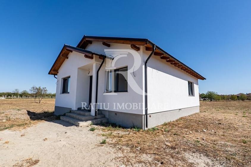 Casă individuală cu 4 camere cu Canalizare în Oșorhei