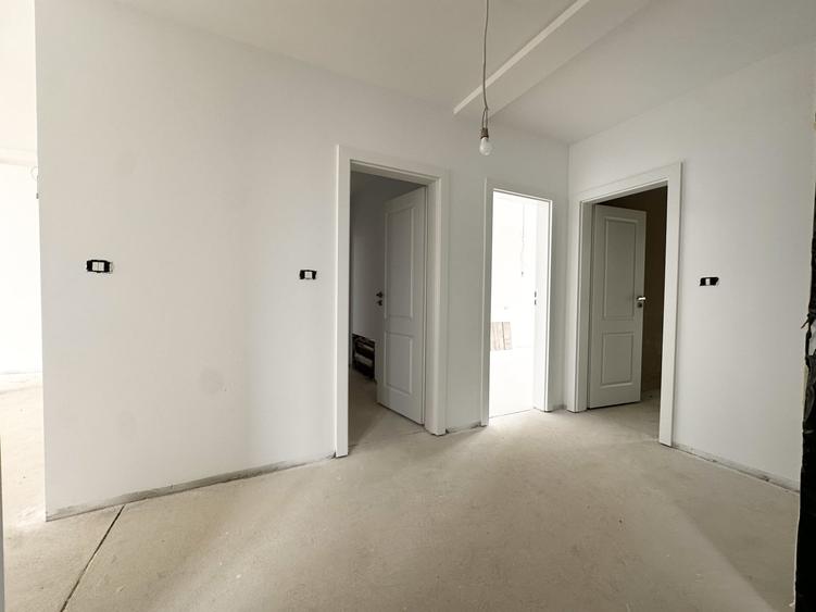 Apartament cu 3 camere decomandat în Fratelia