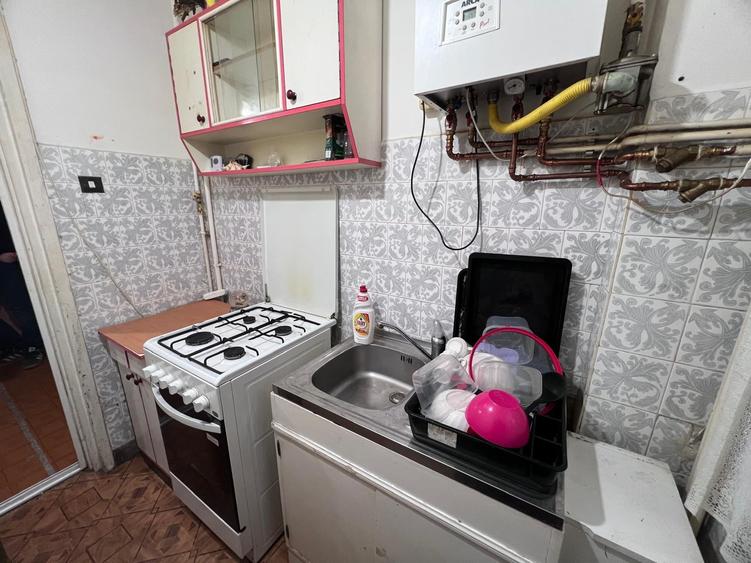 Apartament cu 3 camere decomandat în Minerul