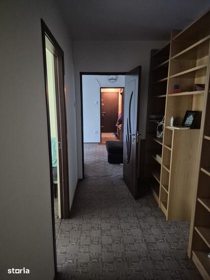 Apartament cu 4 camere semidecomandat în Militari