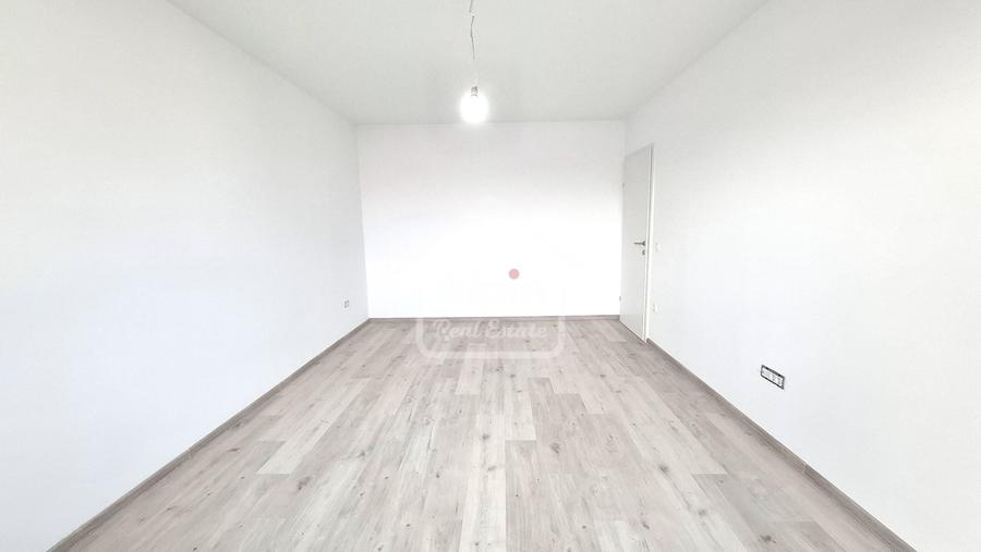 Apartament cu 2 camere decomandat în Tractorul
