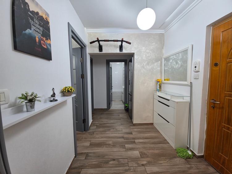 Apartament cu 2 camere decomandat în CET