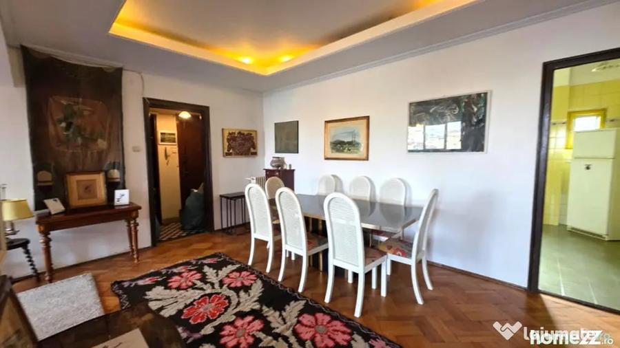 Apartament cu 3 camere decomandat în P-ța Universității