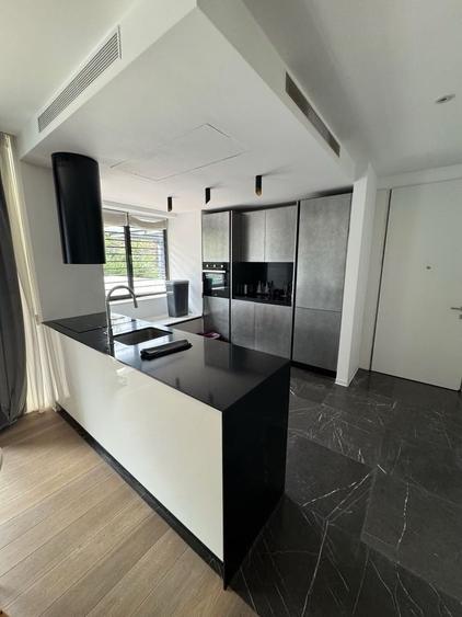 Apartament cu 4 camere semidecomandat, mobilat în Primăverii