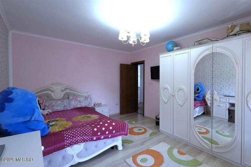 Duplex cu 4 camere cu Canalizare în Central