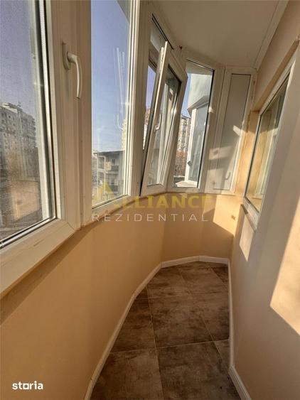 Apartament cu 3 camere decomandat, mobilat în Apărătorii Patriei — fotografia 1