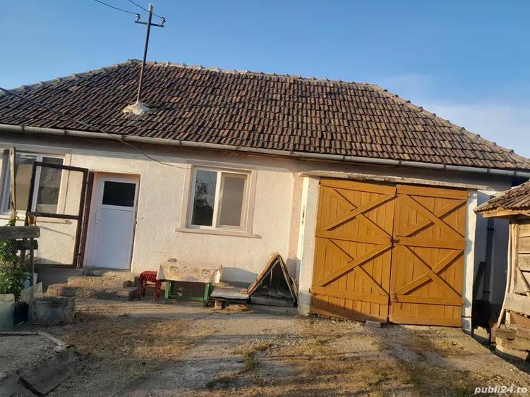 Casă cu 3 camere în Hurezu Mare
