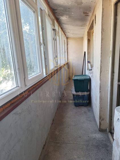 Apartament cu 3 camere semidecomandat în Giulești