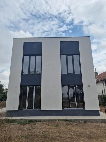 Casă cu 5 camere în Cumpăna