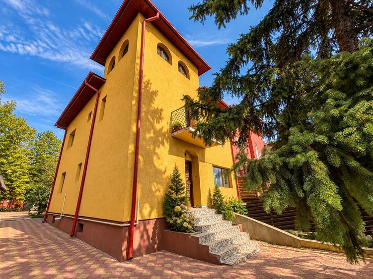 Duplex cu 5 camere cu Canalizare în Central