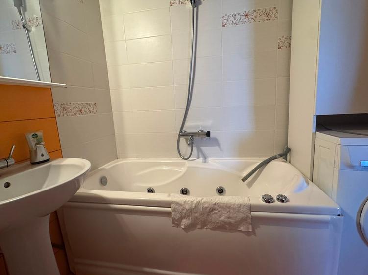 Apartament cu 2 camere semidecomandat în Giroc