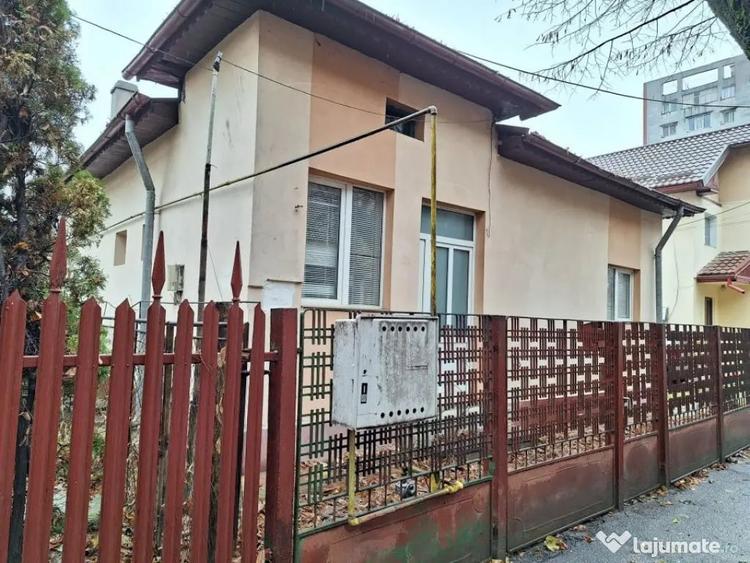Casă cu 3 camere cu Teren 183 Mp în Central