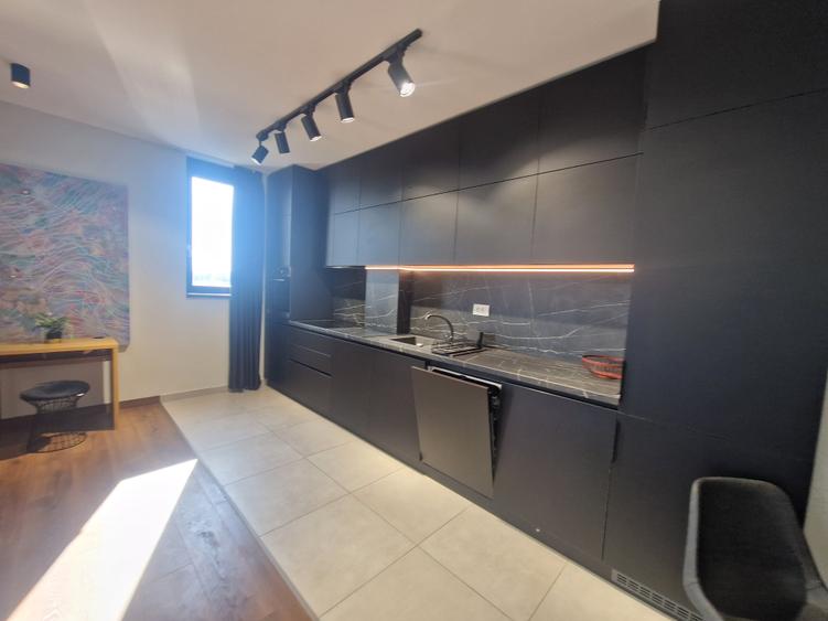 Apartament cu 2 camere decomandat în Take Ionescu
