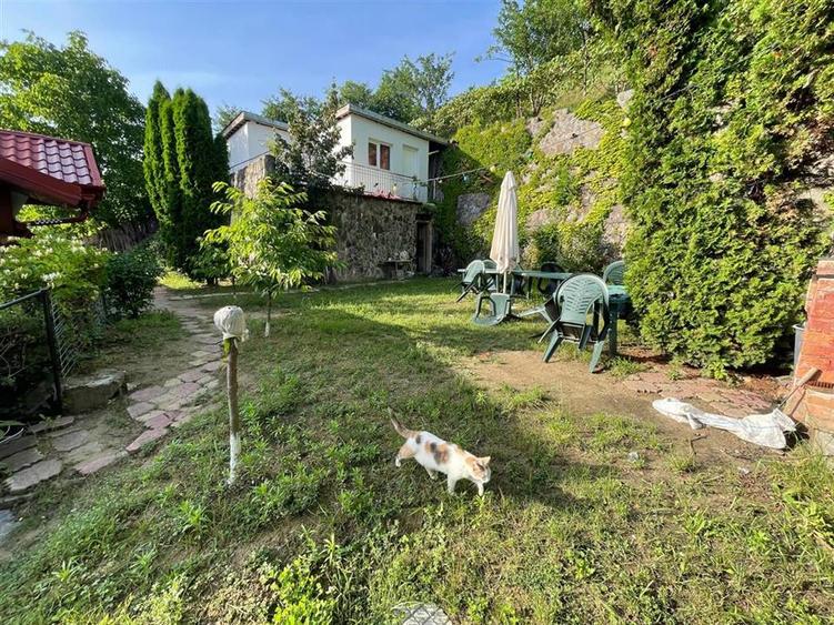 Casă individuală cu 6 camere cu Canalizare în Valea Budului