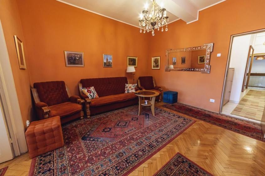 Apartament cu 4 camere decomandat, mobilat în Cișmigiu