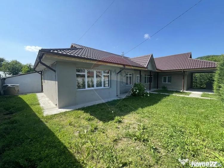 Casă cu 3 camere cu Teren 900 Mp în Roșioara