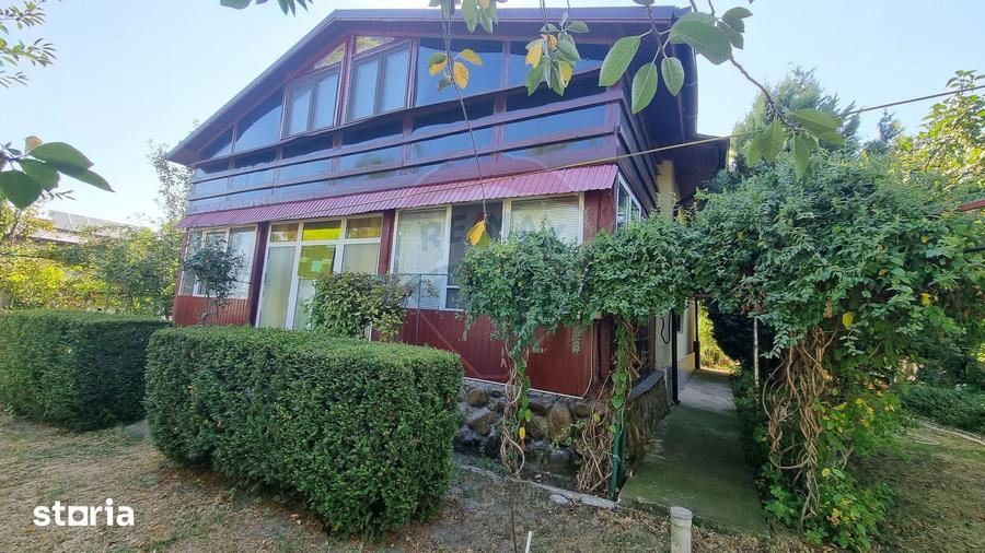 Casă cu 5 camere cu Teren 1000 Mp în Central