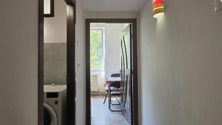 Garsonieră decomandată în Calea București