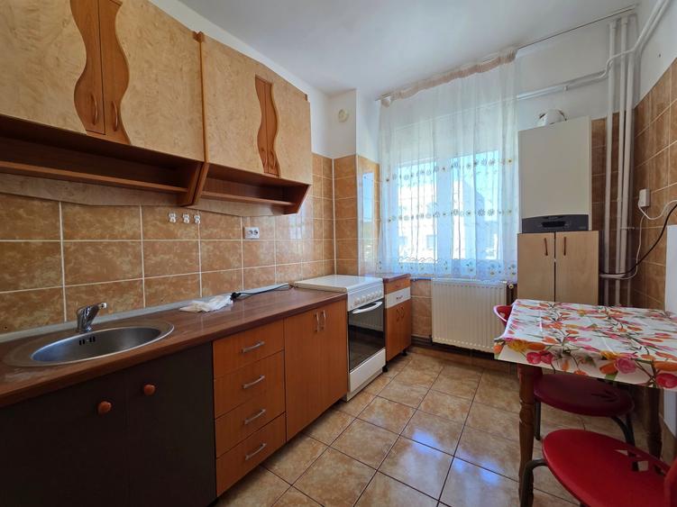Apartament cu 2 camere decomandat, mobilat în Mircea cel Bătrân