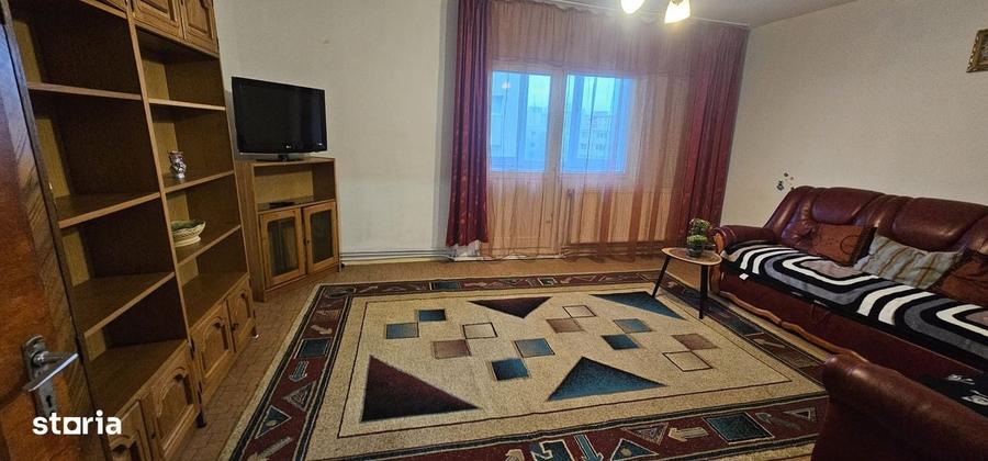 Apartament cu 3 camere decomandat în Calea București