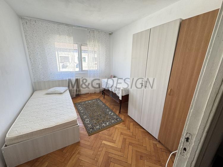 Apartament cu 3 camere decomandat în Girocului