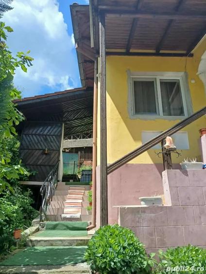 Casă cu 3 camere în Bărbătești