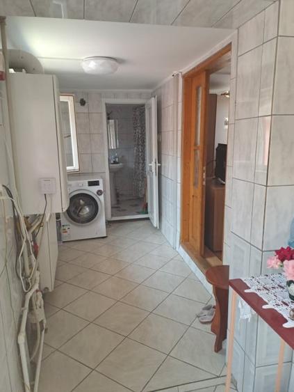 Casă individuală cu 4 camere cu Canalizare în Bariera Vâlcii