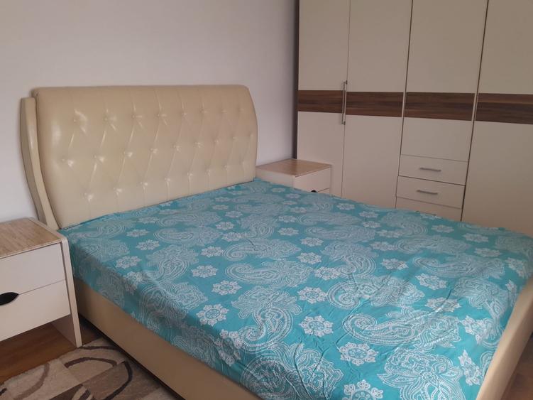 Apartament cu 3 camere semidecomandat în Florești