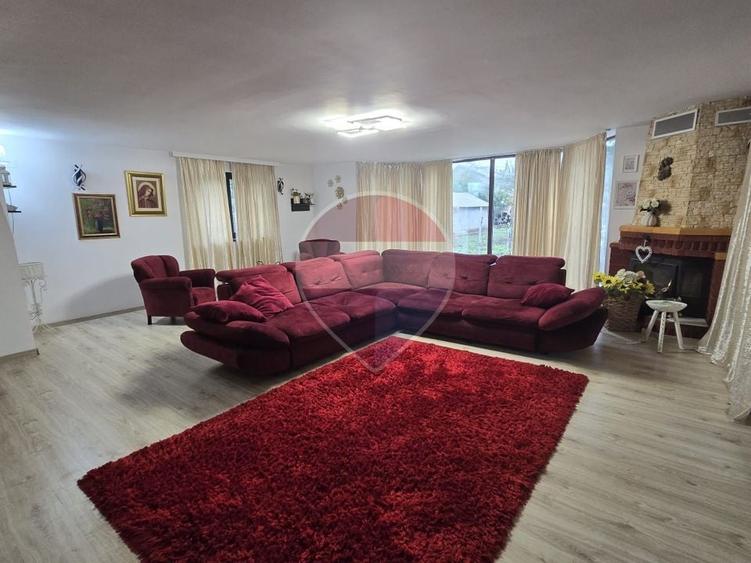 Casă individuală cu 5 camere cu Teren 958 Mp în Nord