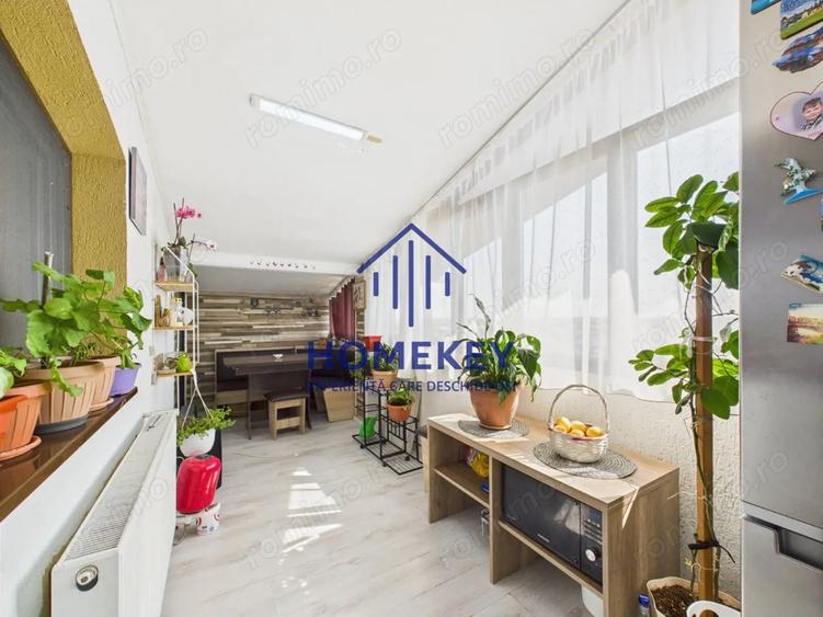 Apartament cu 3 camere semidecomandat, mobilat în Central